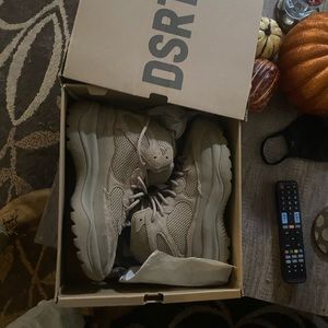 Size 9 Yeezy desert rock. Only worn twice. Asking 225